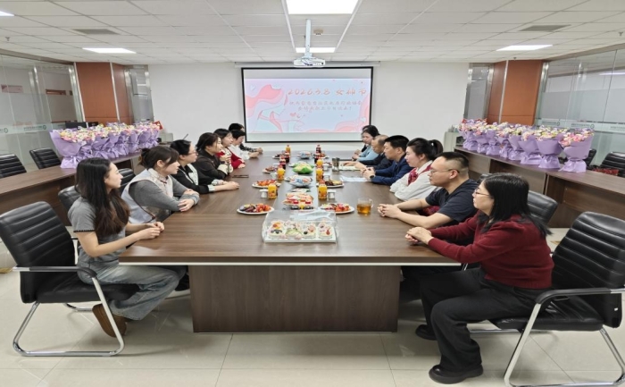 内蒙古自治区电力行业协会工会委员会组织开展“花香悦生活·馨意暖人心”主题活动